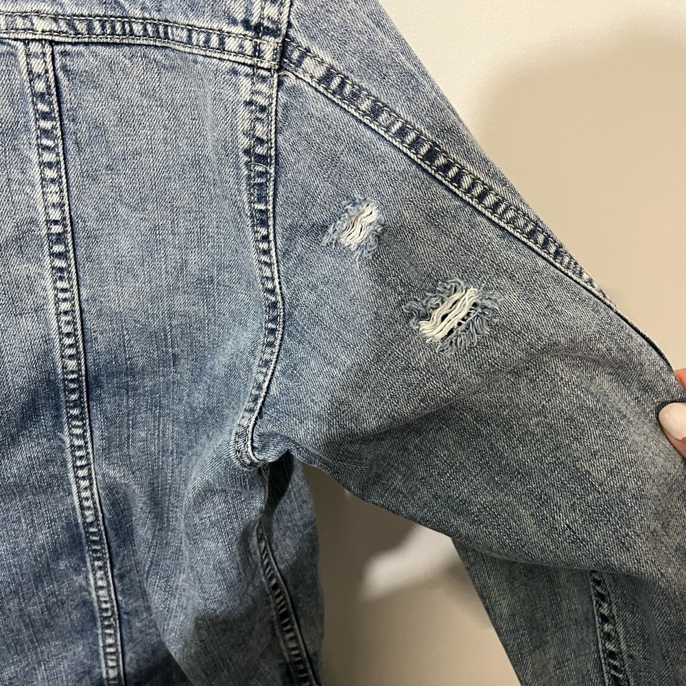 SOLD! Taking to consignment 7/31 Vici Layne distressed denim Jean jacket - Picture 11 of 16